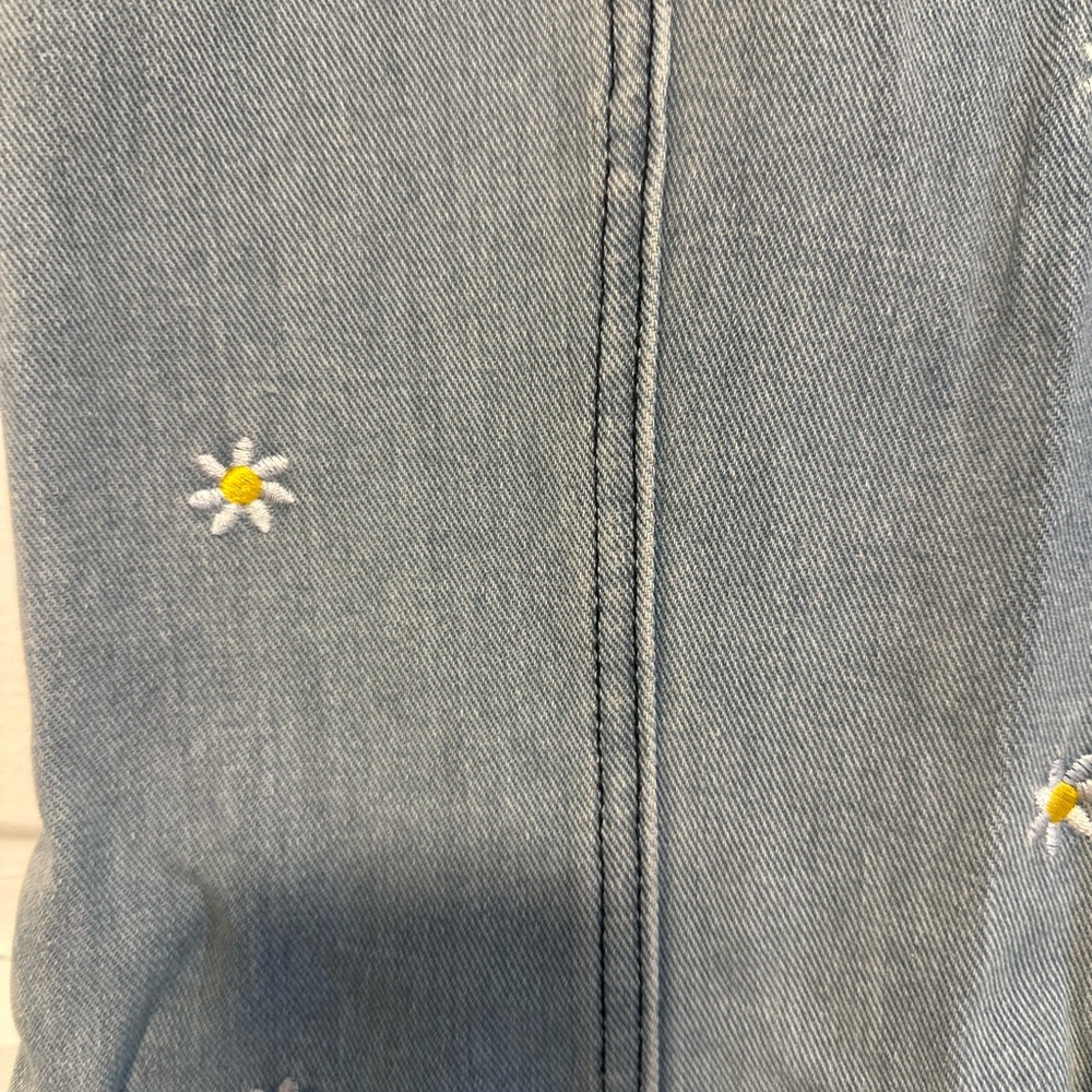Storia Light Blue Romper with Daisy Embroidery - Picture 3 of 3